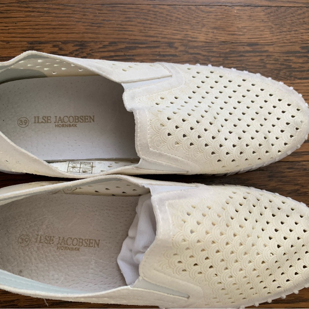 Ilse Jacobsen Cream perforated Tulip Slip-Ons